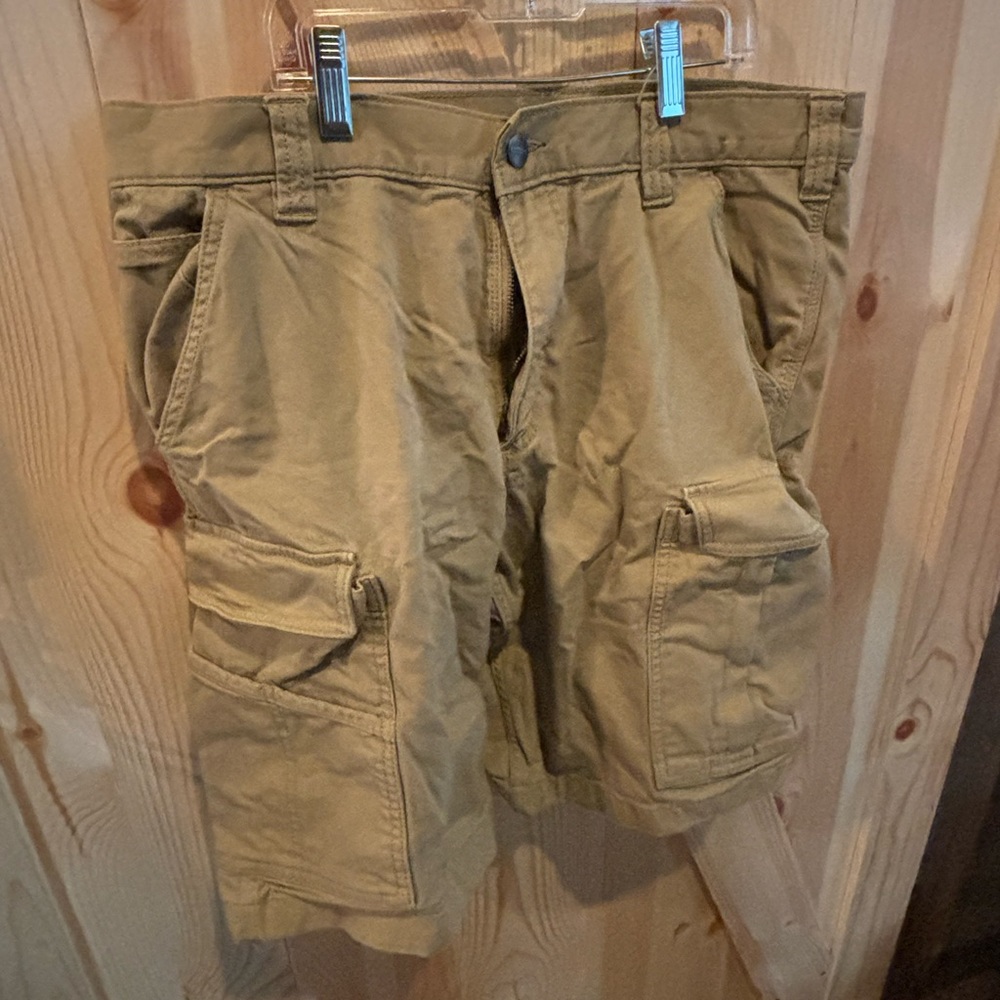Carhartt cargo shorts tan